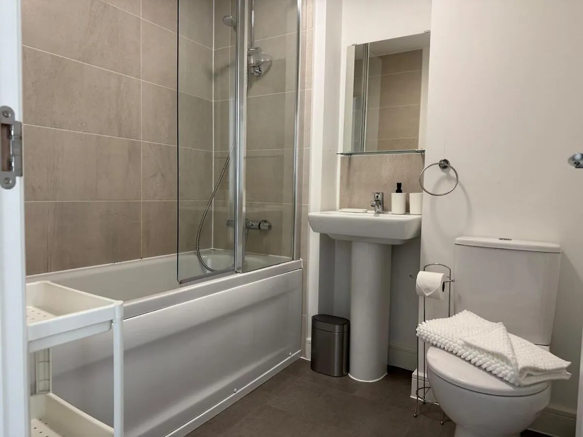 Strikingly Stylish Exeter Retreat - Modern 3-Bed 度假居