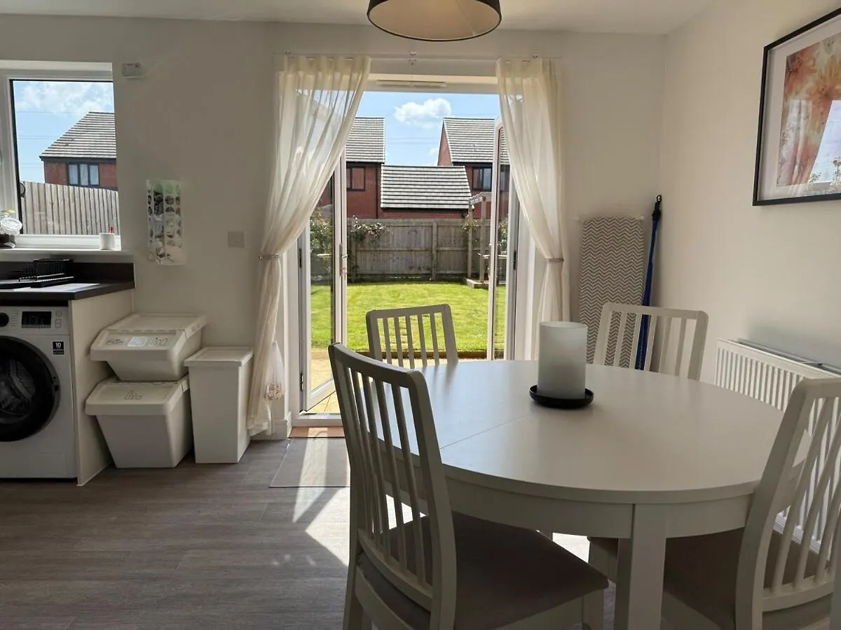 Strikingly Stylish Exeter Retreat - Modern 3-Bed 0*,  Storbritannien