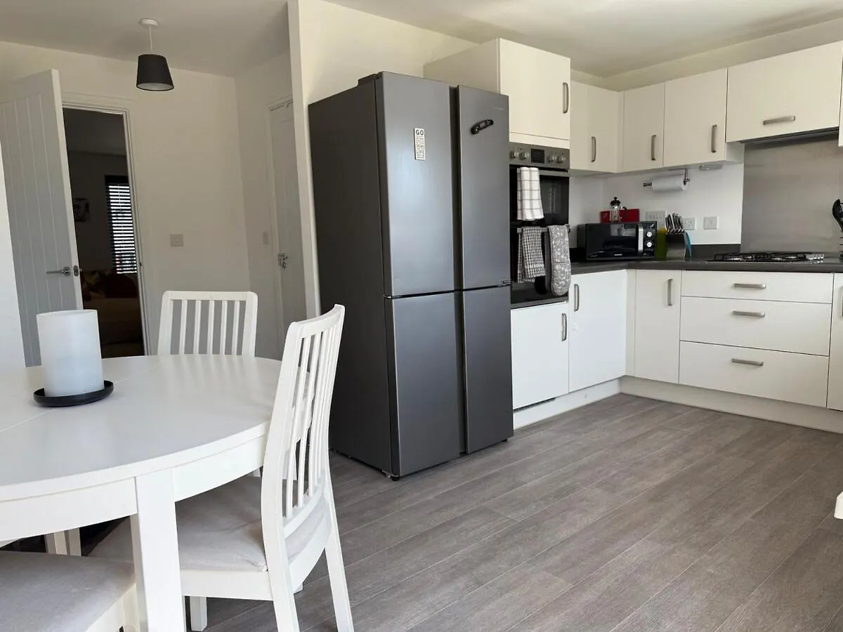 Strikingly Stylish Exeter Retreat - Modern 3-Bed Feriehus