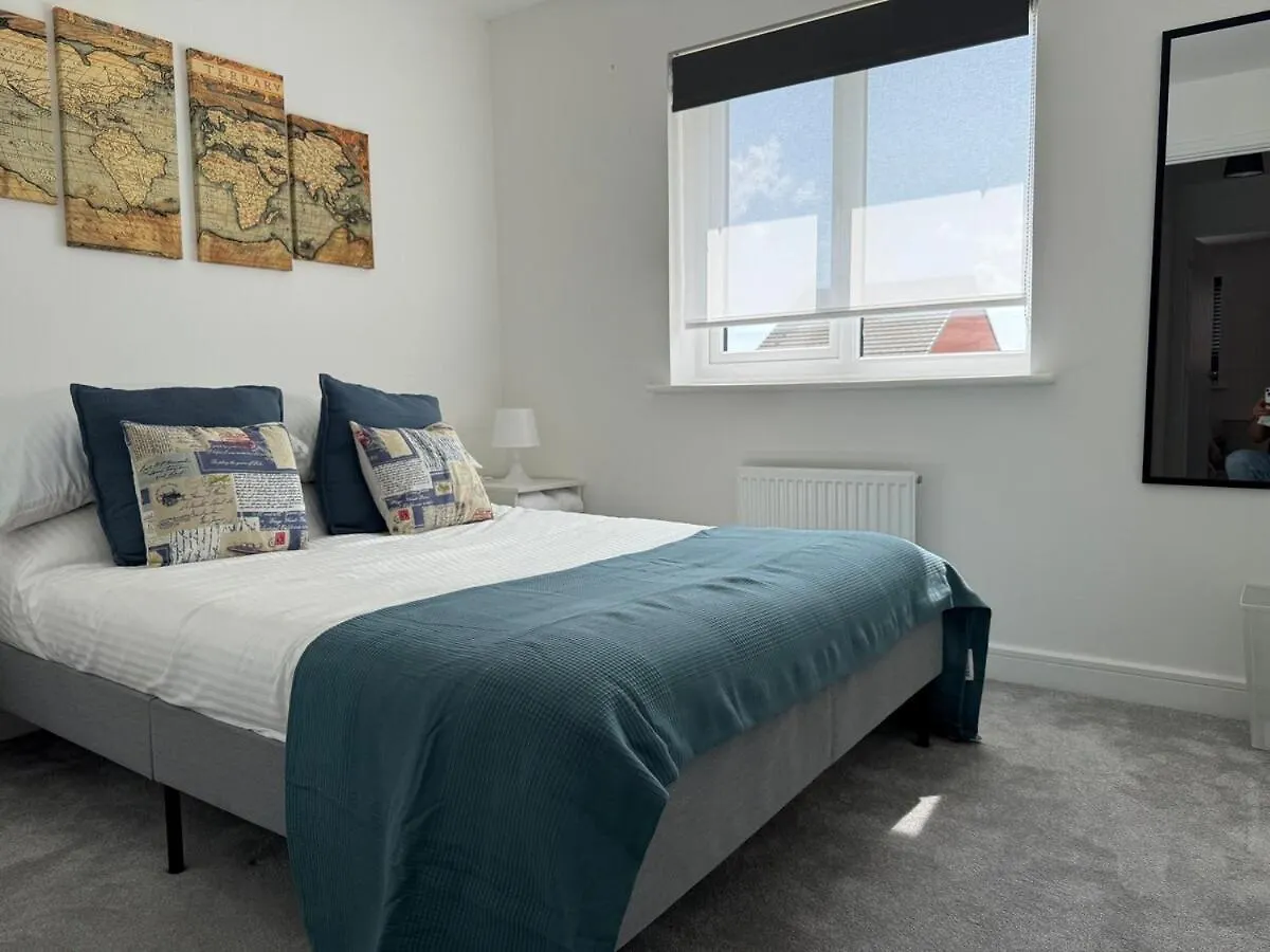 Strikingly Stylish Exeter Retreat - Modern 3-Bed 0*,