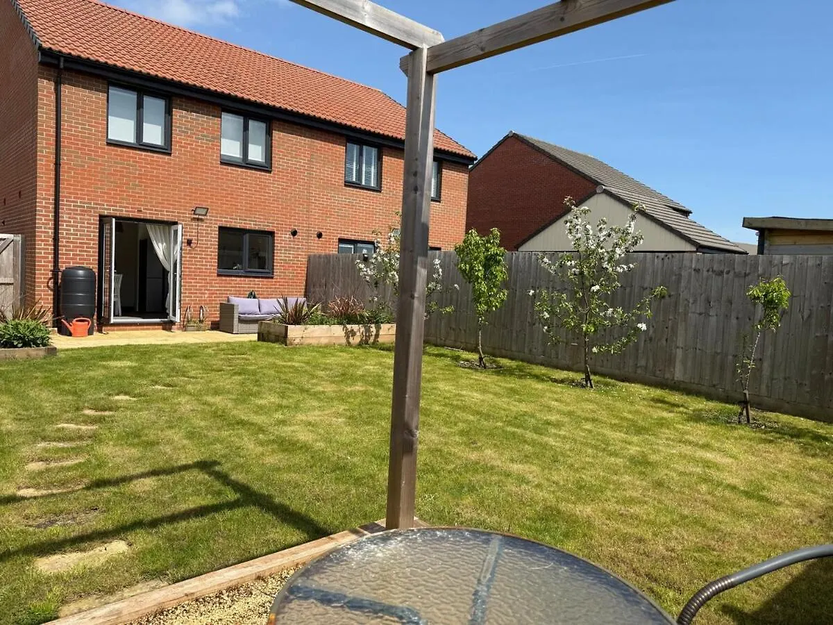Strikingly Stylish Exeter Retreat - Modern 3-Bed kontakter